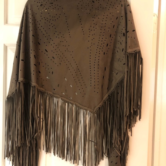 Chico’s faux suede fringe wrap perfect for Fall and Rodeo season. Boho chic. - Picture 4 of 6